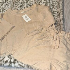 New In Matching Gauze Set